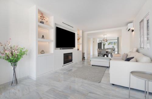 Guadalmar Villa | Luxurious And Modern Family Home
