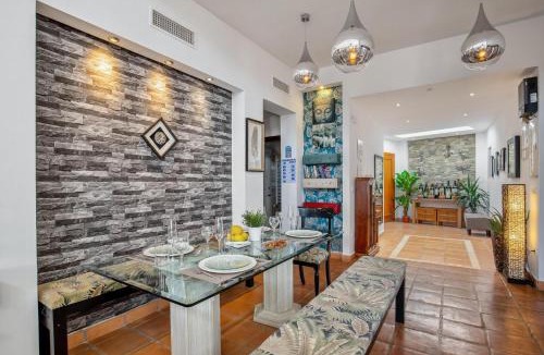 Caserio Los Tarquinos Villa | Luxurious Villa in Baos y Mendigo, Spain - Perfect for Families and Groups