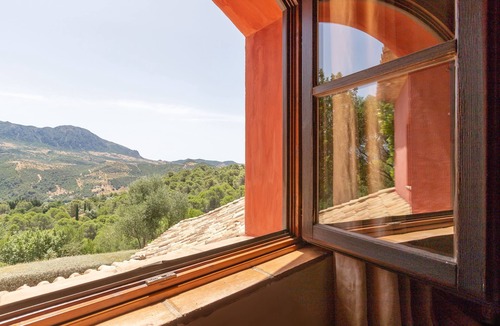Gaucin House | Luxurious Villa ‘La Casa Roja’ with Pool, Mountain View & Wi-Fi