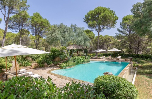 Gaucin House | Luxurious Villa ‘La Casa Roja’ with Pool, Mountain View & Wi-Fi