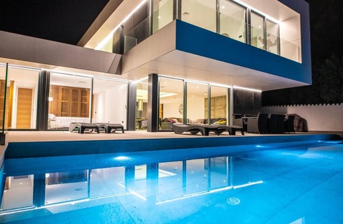 Salobrena Villa | Luxurious villa with heated pool