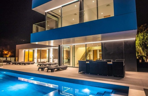 Salobrena Villa | Luxurious villa with heated pool