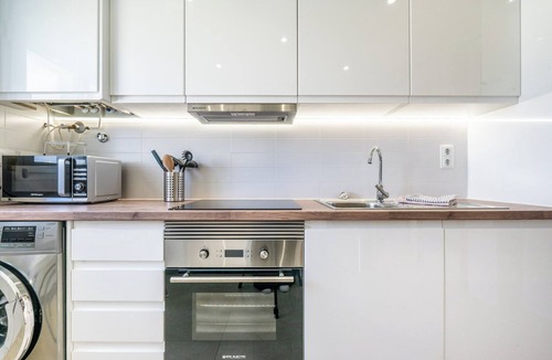 Roldan Apartment | Luxury 2 Bedroom Second Floor Apartment