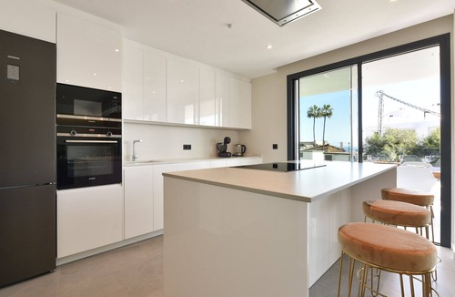 Fuengirola Apartment | Luxury apartment with 2 bedrooms at 5 min walk from beach and commercial centre