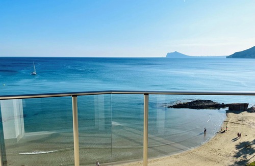 Calpe Apartment | Luxury Beachfront Apartment with Sea Views, Pool, Garden & Wi-Fi
