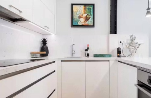 Sol Apartment | Luxury Designer Apartment with Balcony Views of Puerta del Sol