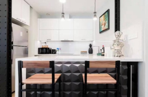 Sol Apartment | Luxury Designer Apartment with Balcony Views of Puerta del Sol