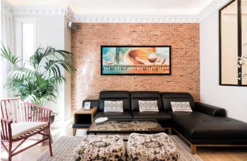 Sol Apartment | Luxury Designer Apartment with Balcony Views of Puerta del Sol