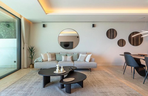 Estepona Apartment | Luxury Front Line Beach Apartment