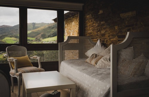Naraido House | Luxury house in front of the valley, 20 minutes from Las Catedrales beach.
