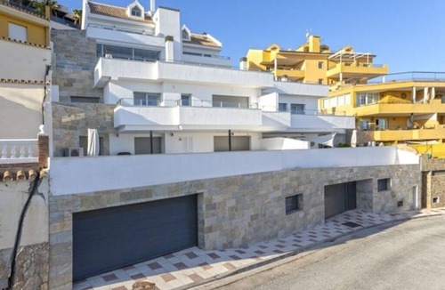 Roda Apartment | Luxury Penthouse Torre Golf