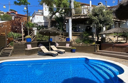 Begur Apartment | Luxury, self contained, airconditioned studio with private terrace & use of pool