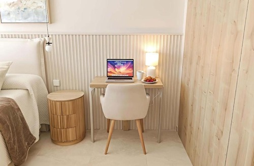 Guadalupe Apartment | Luxury UCAM Studio, Desk and High Speed WiFi