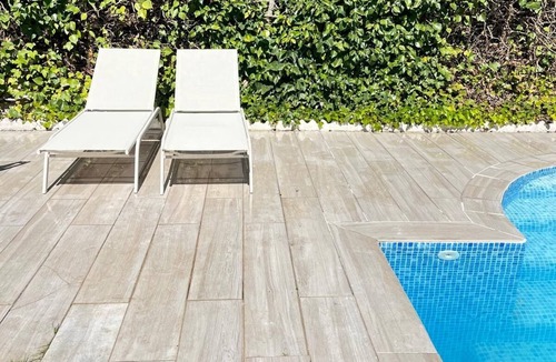 Rivas-Vaciamadrid Ski Chalet | Luxury villa with private swimming pool and garden