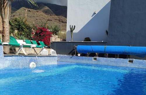 Candelaria House | LUXURY VILLA OCEAN VIEWS. PRIVATE HEATED POOL, JACUZZI, BBQ, WIFI, CARS PARKING