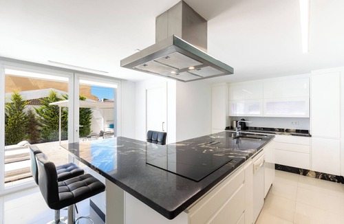 Churriana Villa | Luxury Villa "Ohana 2" with Pool, Wi-Fi, Terrace & Garden
