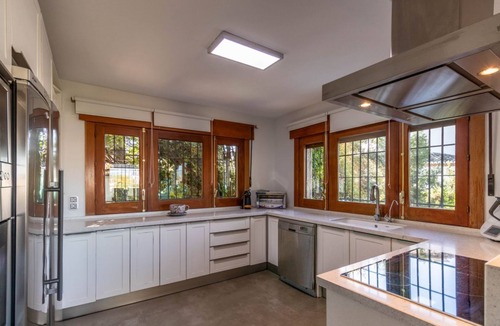 Albolote Villa | Luxury Villa! Pool, Garden, and Jacuzzi. Granada