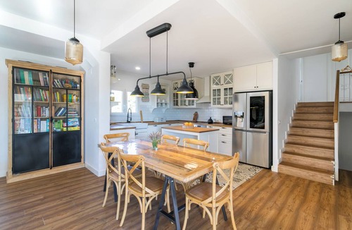 Coveta Fuma Ski Chalet | Luxury Villa with Pool and Tennis Court, a 10-minute walk from the beach