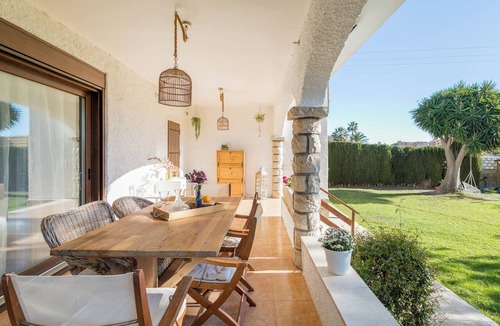 Coveta Fuma Ski Chalet | Luxury Villa with Pool and Tennis Court, a 10-minute walk from the beach