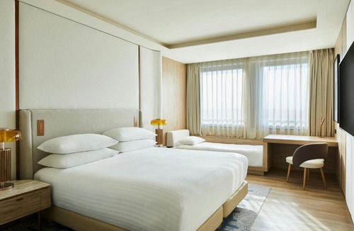 Malasana Hotel | Madrid Marriott Hotel Princesa Plaza