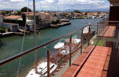 Santa Margarida Apartment | Magnificent 2 bedroom apartment for 7 people with marina and sea view
