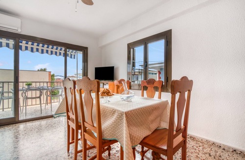 Oliva House | Manhattan 2 Apartment with Wi-Fi, 1 Minute from the Beach