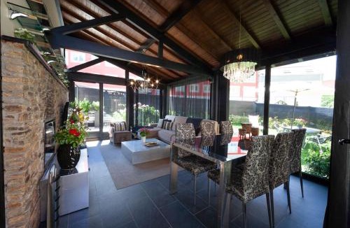 Mino House | Maravillosa vivienda con jardín y barbacoa.