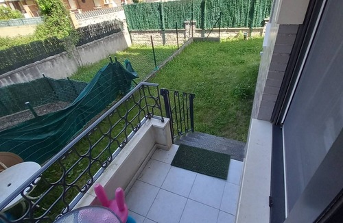 Noja Condo | Maravilloso Bajo con Gran Jardín
