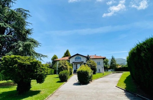 Vernejo Ski Chalet | María Bonita Chalet. Full rental with private pool, barbecue and garden