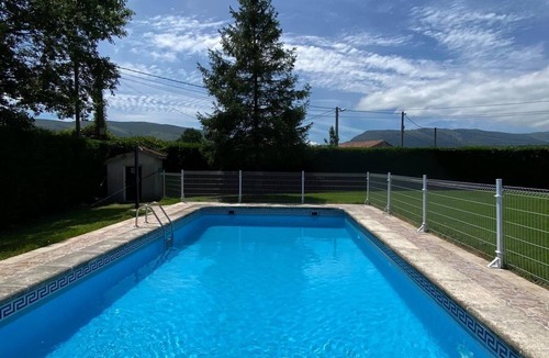 Vernejo Ski Chalet | María Bonita Chalet. Full rental with private pool, barbecue and garden