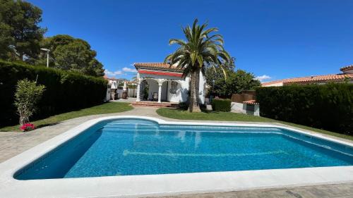Miami Platja Villa | MEDDAYS Villa MARINA