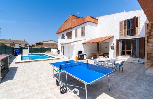 Tamarit Apartment | Mediterranean Way - Apartamento privado en villa compartida con piscina