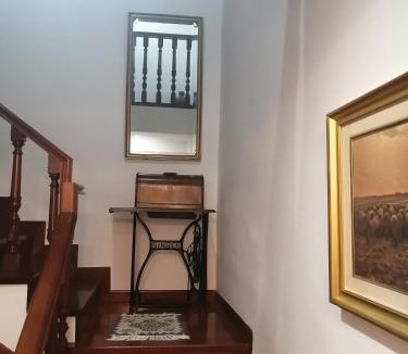Mansilla de las Mulas House | MENCIA