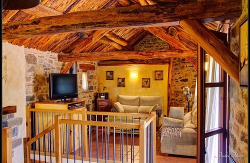 Charo Cottage | MERY overboard. Pyrenees. In Charo, 15 minutes from Ainsa. Pets.