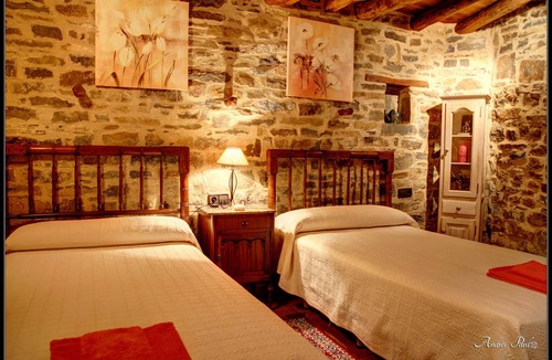 Charo Cottage | MERY overboard. Pyrenees. In Charo, 15 minutes from Ainsa. Pets.