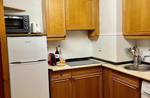 Taull Apartment | 'Mirador de la Neu' Apartment with Mountain Views, Shared Garden and Balcony