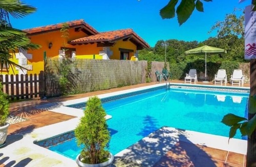 La Portilla House | Mirando al Cuera (Yellow) - apartment with pool in Piedra (Llanes)