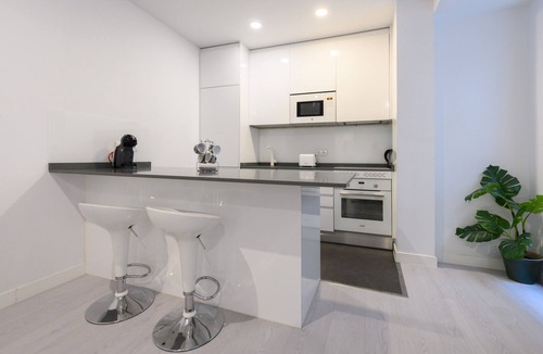 Cotos Apartment | Mixed rental in Madrid : 1 bedroom flat to live and work in
