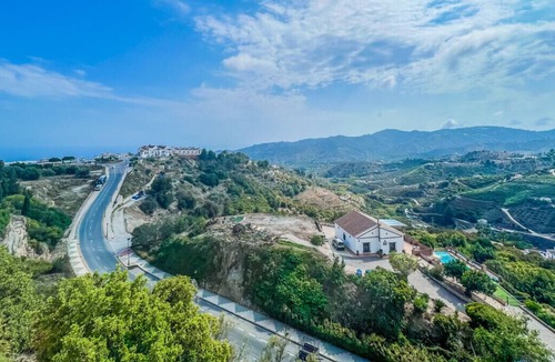 Frigiliana Apartment | Modern 2 bed apartment with pool