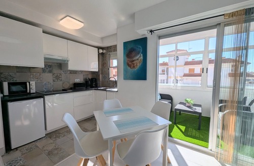 La Mata Apartment | Modern Apartment 450m from the Beach with Shared Pool, Wi-Fi & Air Conditioning
