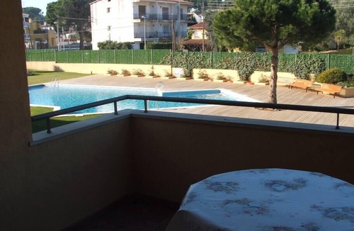 L'Escala Apartment | Modern Apartment - Gardens/Pool/WIFI/AIRCON/PARKING - D201, 3 Beds, Shared Pool, Aircon, WiFi, Parki