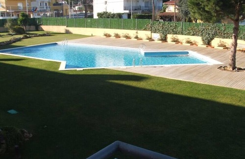 L'Escala Apartment | Modern Apartment - Gardens/Pool/WIFI/AIRCON/PARKING - D201, 3 Beds, Shared Pool, Aircon, WiFi, Parki