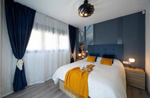 Cruz de Humilladero Apartment | Modern apartment next to train/bus station