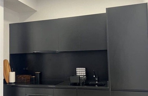 Safranar House | Modern Apartment with Patio & Two Bathrooms