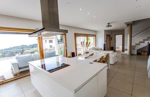 Sant Cebria de Vallalta Villa | Modern Mestral - a few km to the beach!