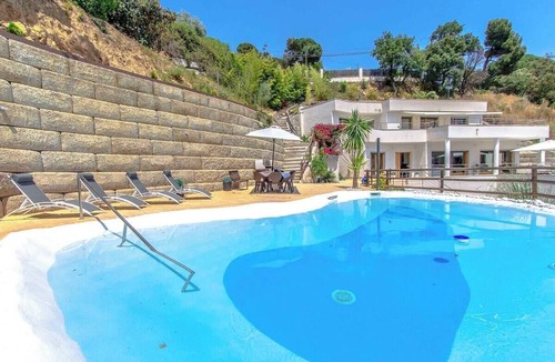 Sant Cebria de Vallalta Villa | Modern Mestral - a few km to the beach!
