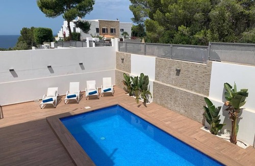 Cala Vadella Villa | Modern villa with pool, BBQ, sun terrace & seaview
