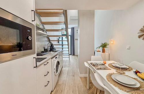 Malilla Apartment | Modern Loft near Roig Arena