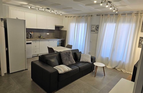 Vilafant Apartment | Modern, renovated, air-conditioned, and fully equipped apartment