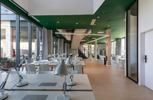 Milagrosa Apartment | Modern Room with High-Speed Wi-Fi in Pamplona